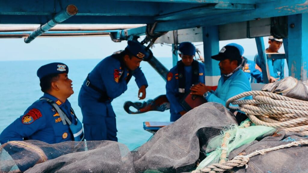 Satpolairud Pemalang Inspeksi Mendadak Cek Perlengkapan dan Dokumen Nelayan (Foto Muhammad Hamzah/JATENG UPDATES)