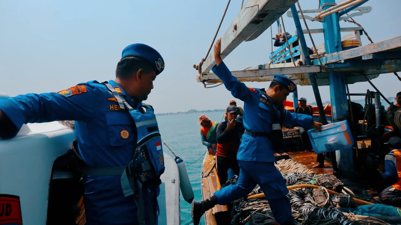 Satpolairud Pemalang Inspeksi Mendadak Cek Perlengkapan dan Dokumen Nelayan (Foto Muhammad Hamzah/JATENG UPDATES)